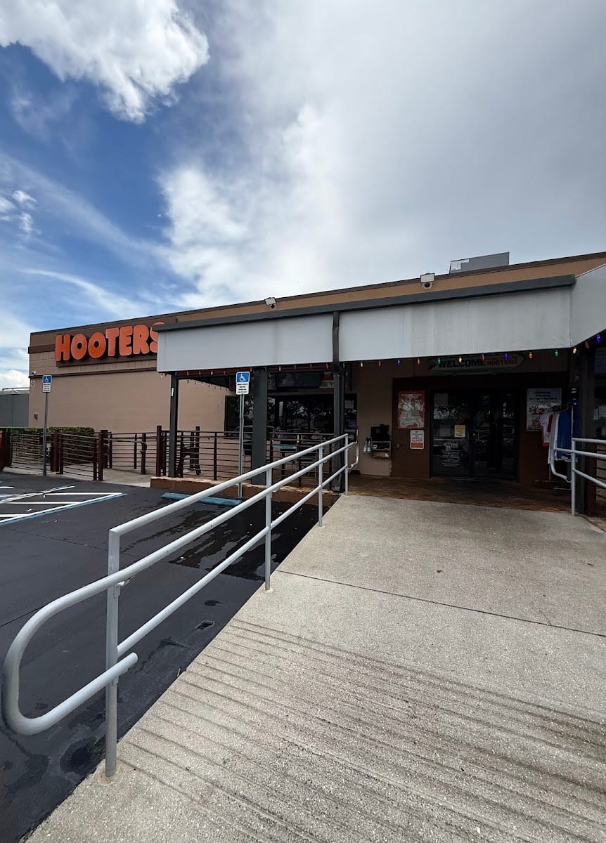 Hooters, photo 3