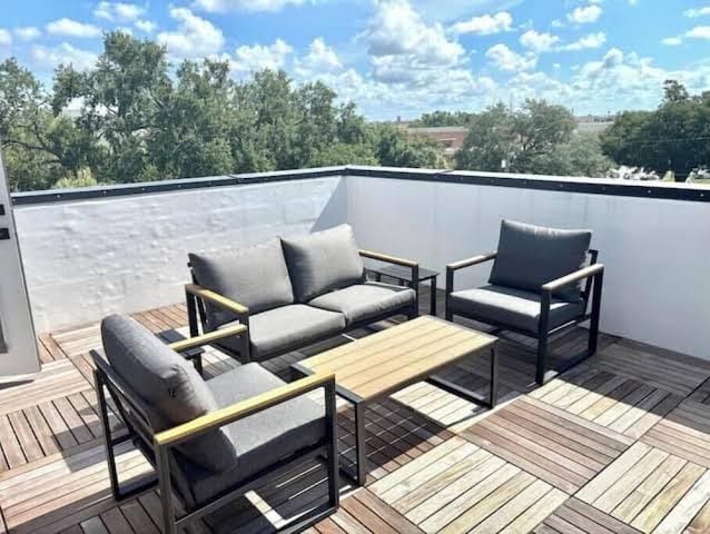Includes access to top of the line Gym, Luxary Pool, City View Sky Lounge