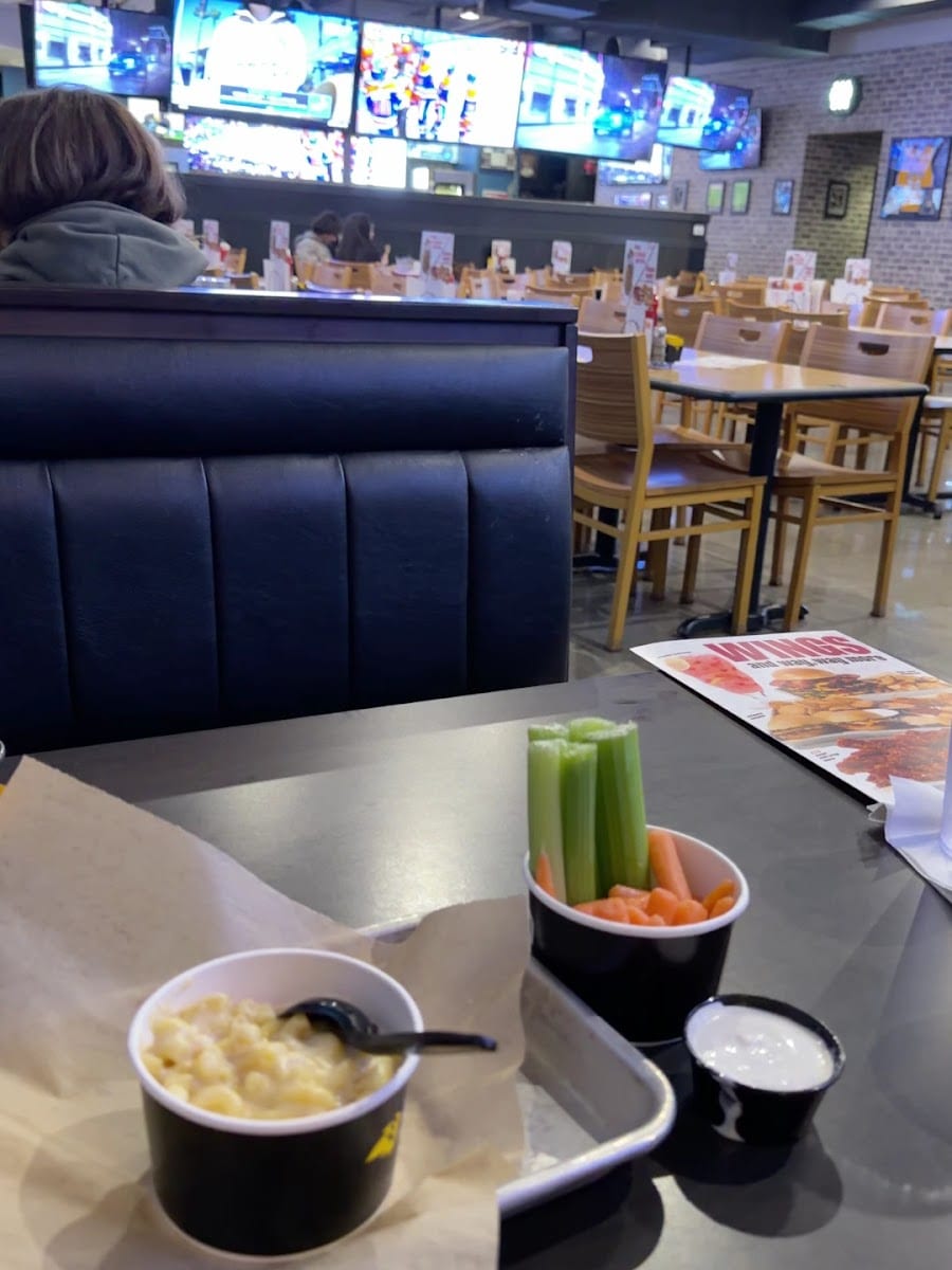 Buffalo Wild Wings, photo 3