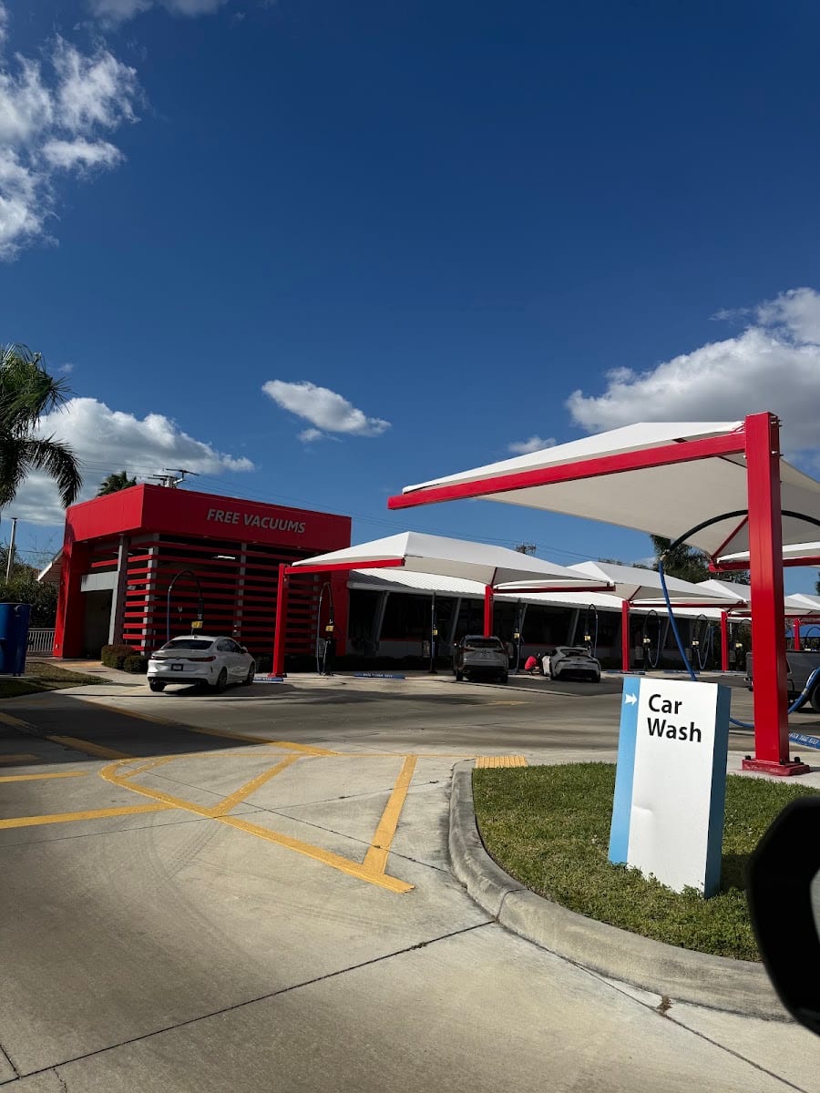 Larry's Car Wash SRQ, photo 2