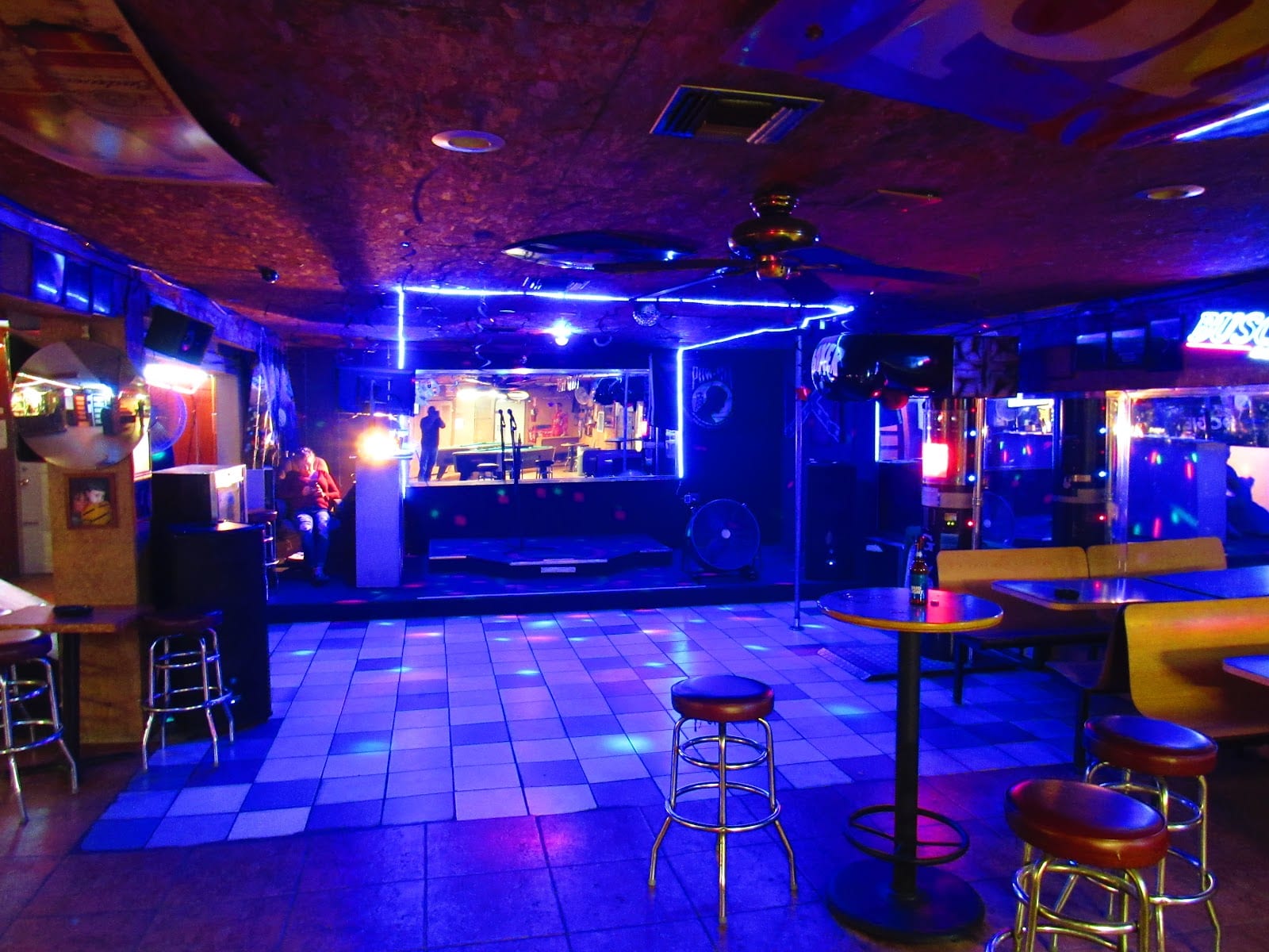 TNT Lounge & Liquor, photo 4