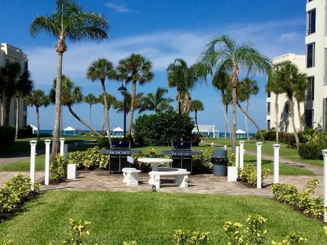 Unwind in Style at Bay Oaks E-93: Tennis Court Shared Pool Near Beach, photo 3