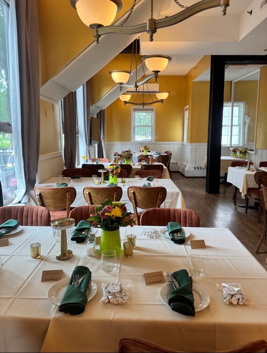The Green Lounge Mediterranean Bar & Grill