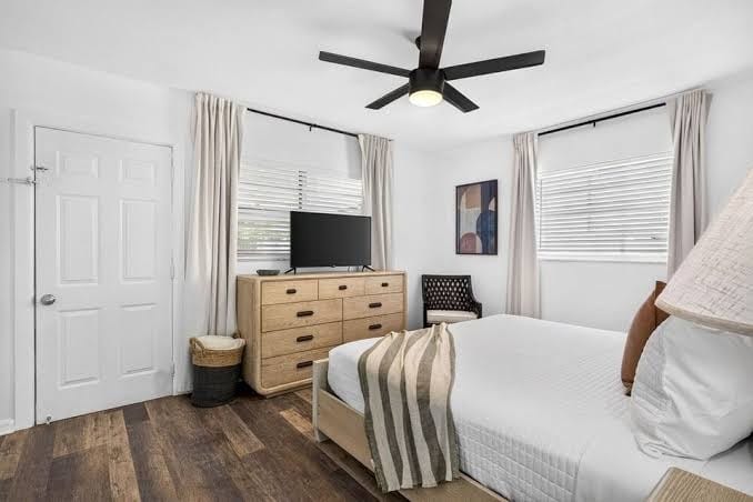 South Tampa Modern 2BR Retreat Pool Gym & Walkable Location, photo 3