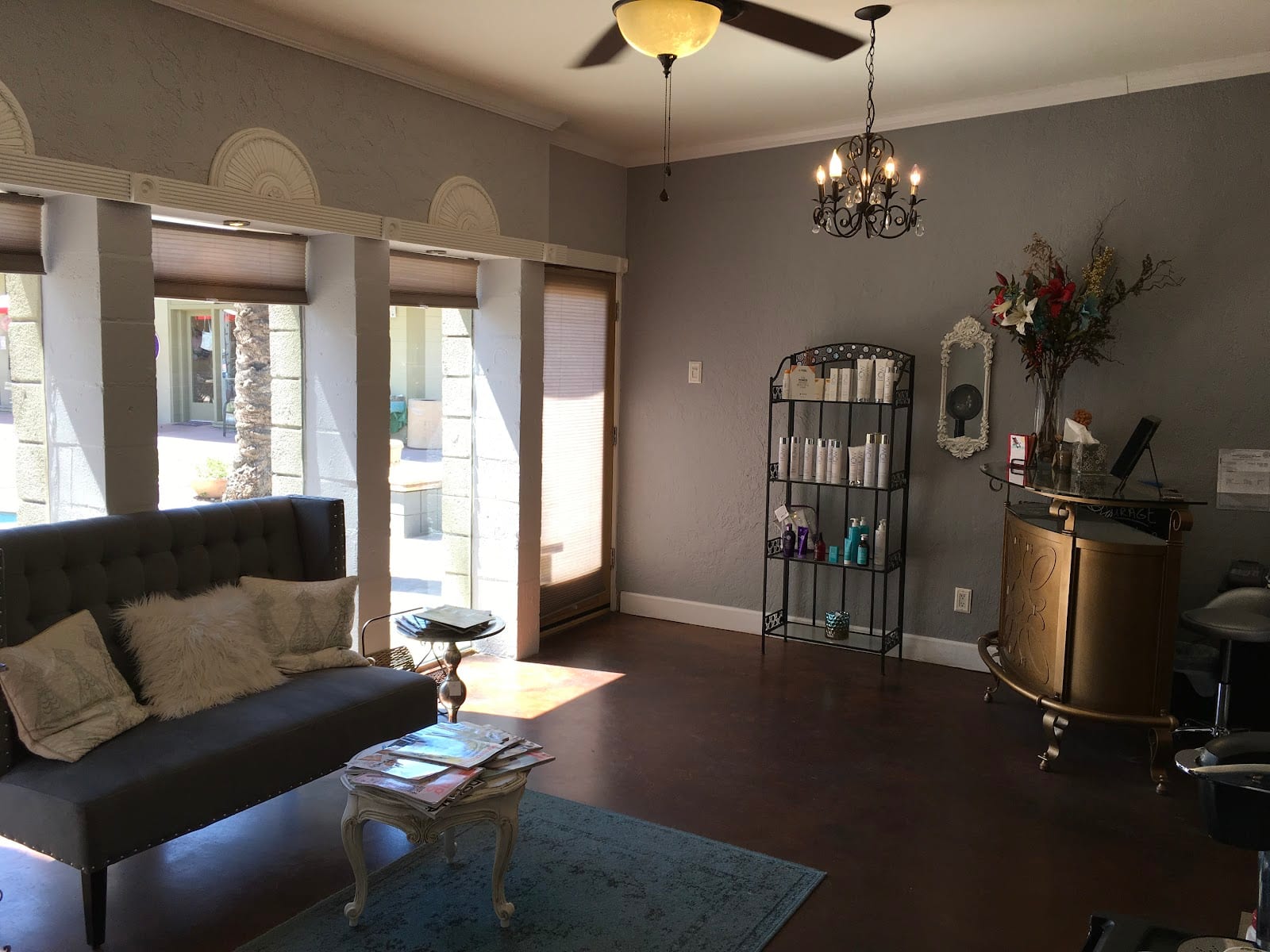 Entourage Salon