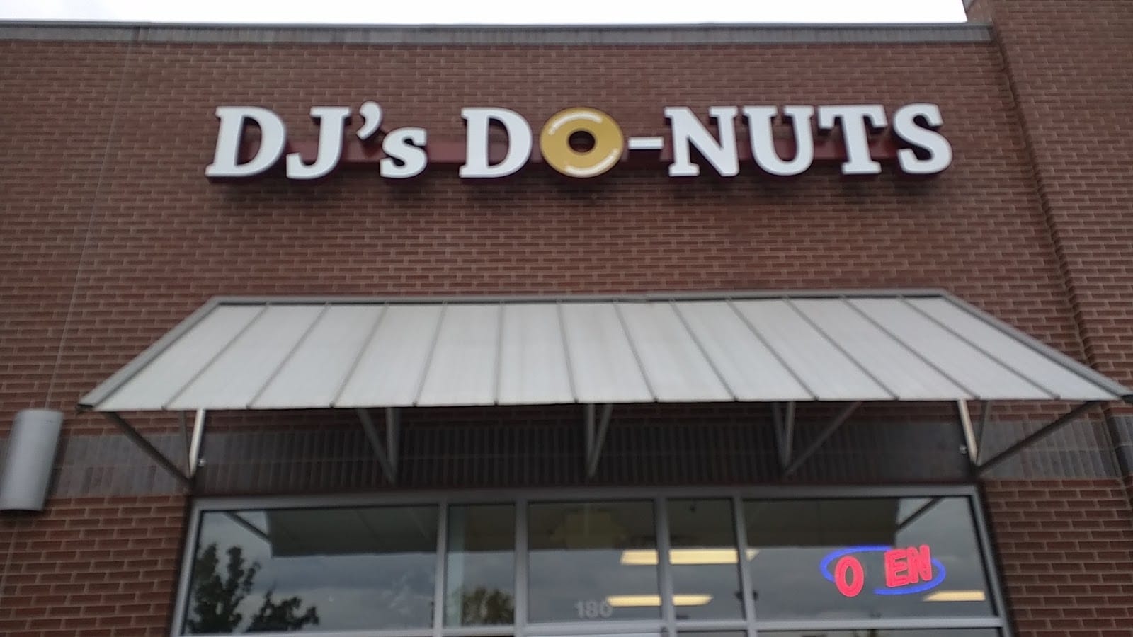 DJ's Donuts, photo 2