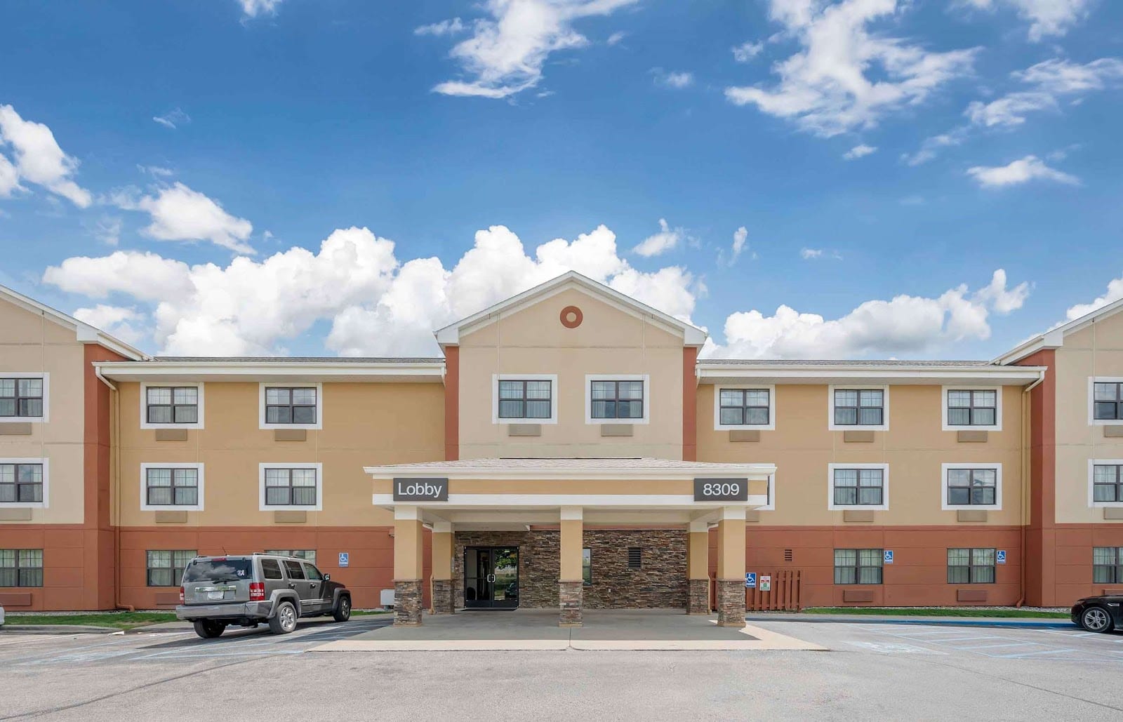 Best Western Luxbury Inn Fort Wayne