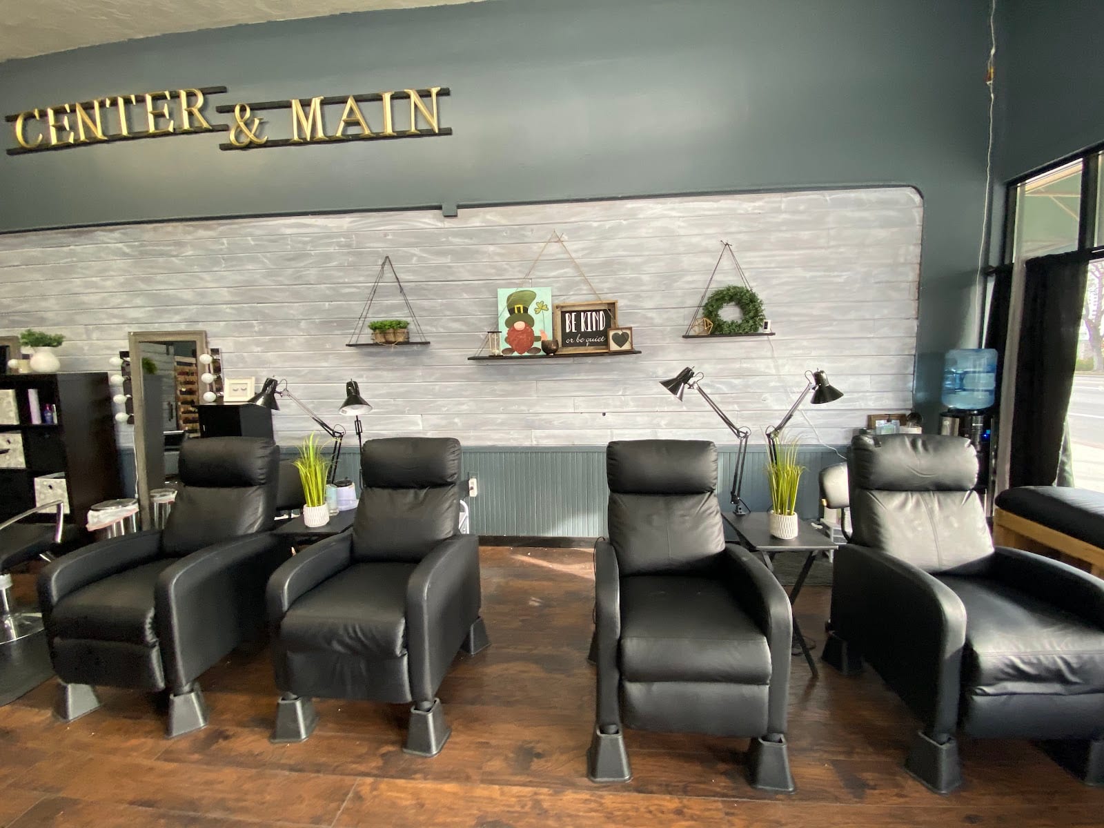 Center And Main Salon, photo 2