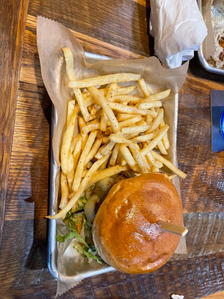 Bobby McGees Good Times Pub | Restaurant / Bar