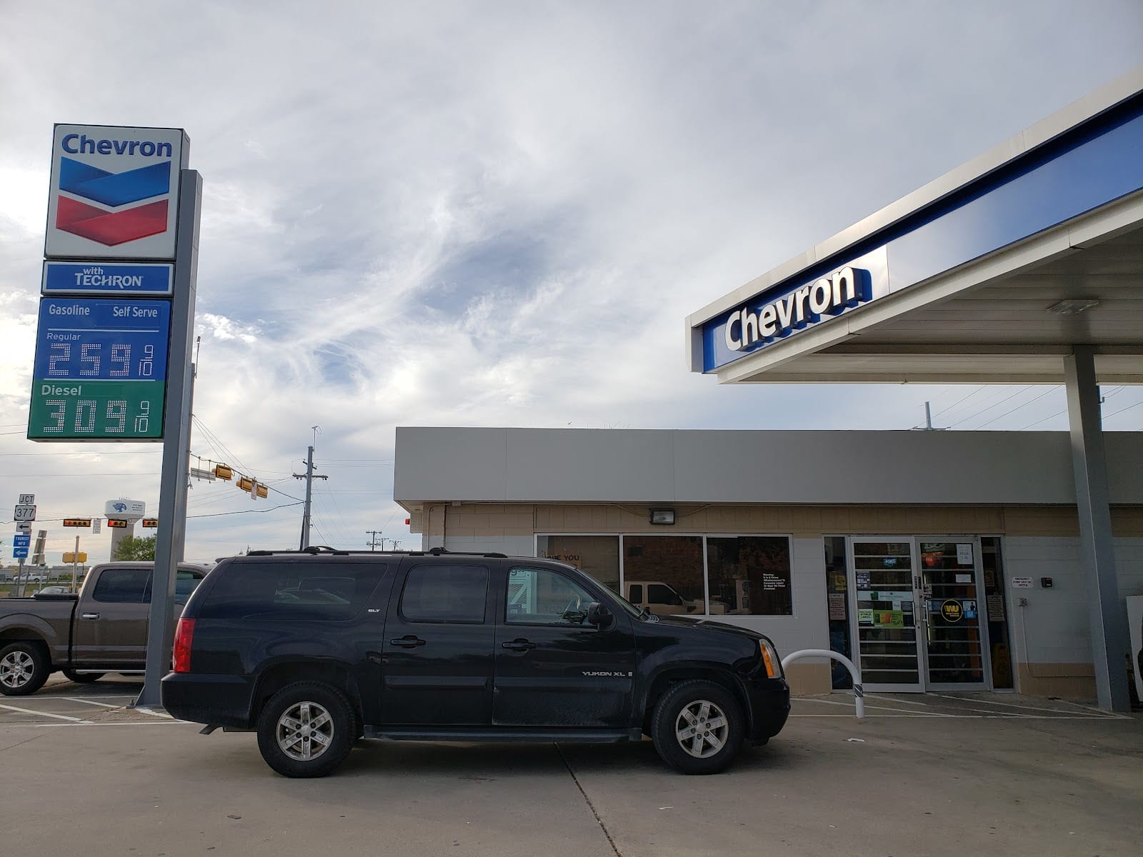 CHEVRON, photo 2