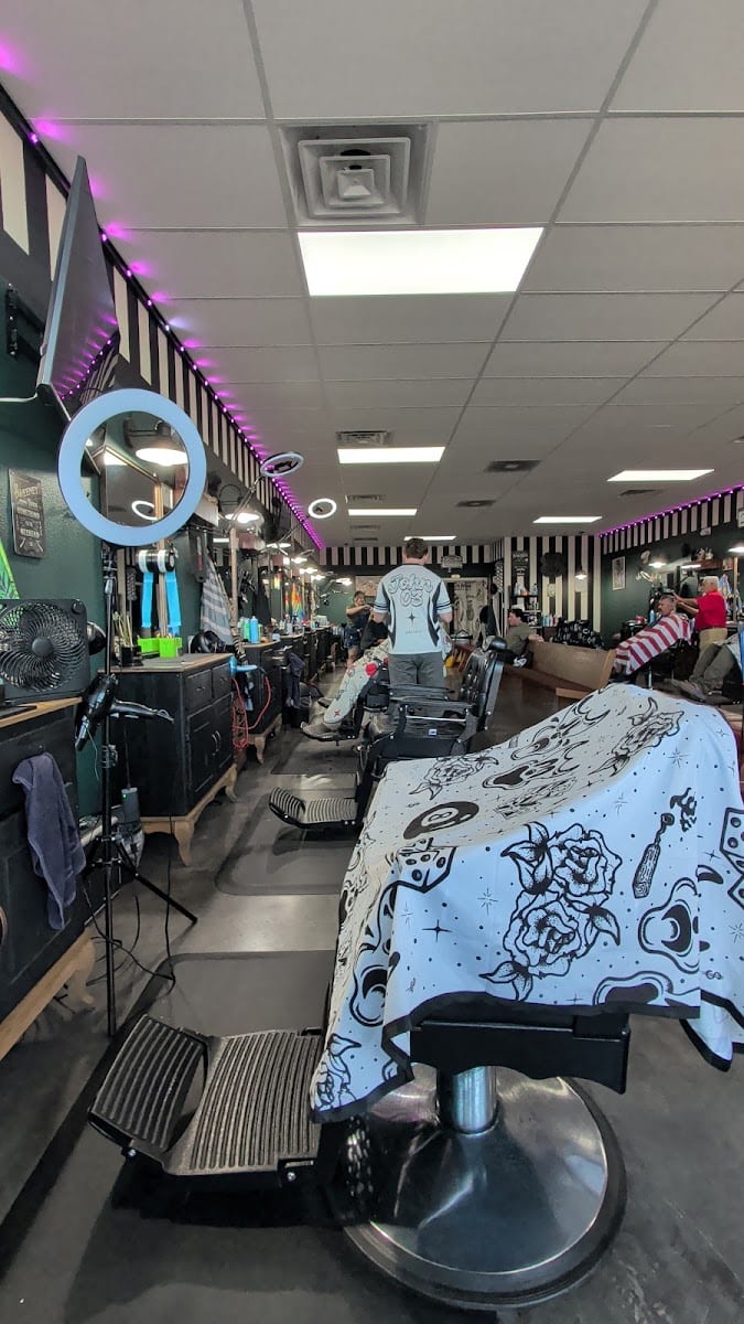 Clover Cuts Barbershop & Shave Parlor, photo 2