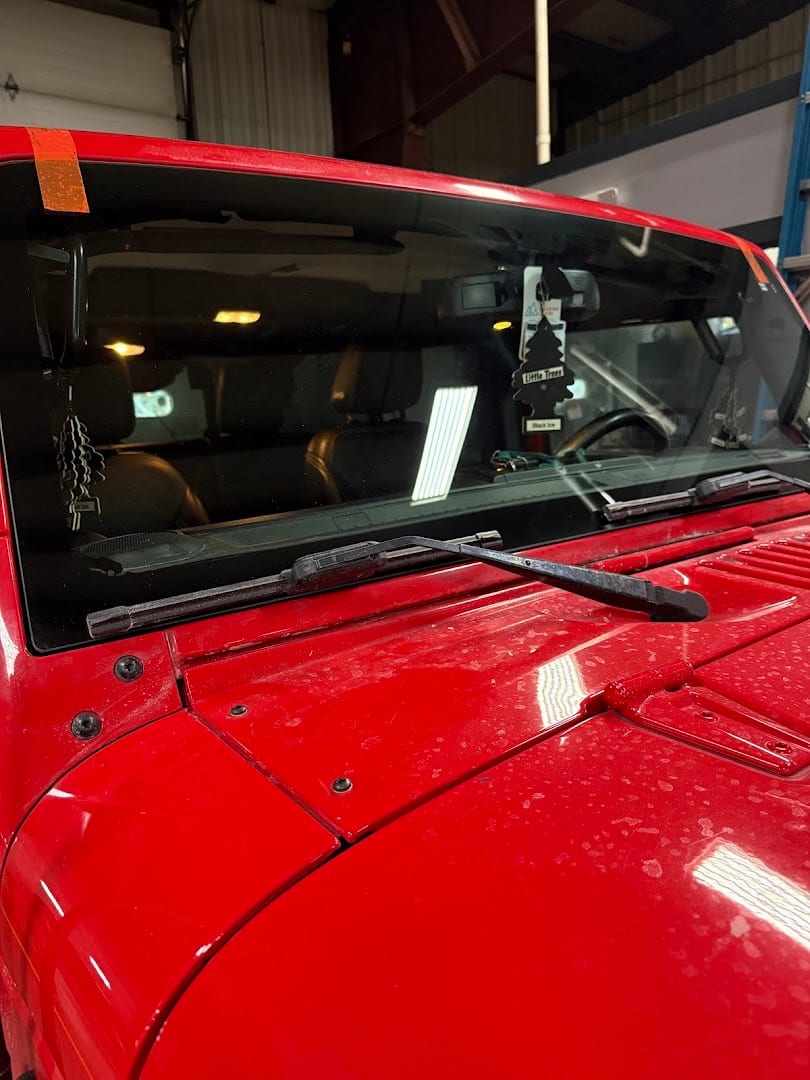 MR WINDSHIELD AUTO GLASS, photo 2