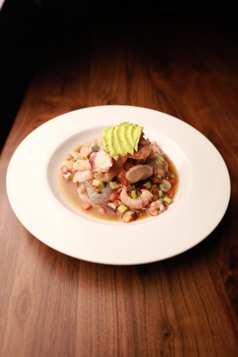 El Viejon Mariscos & Sushi Sports Bar, photo 3