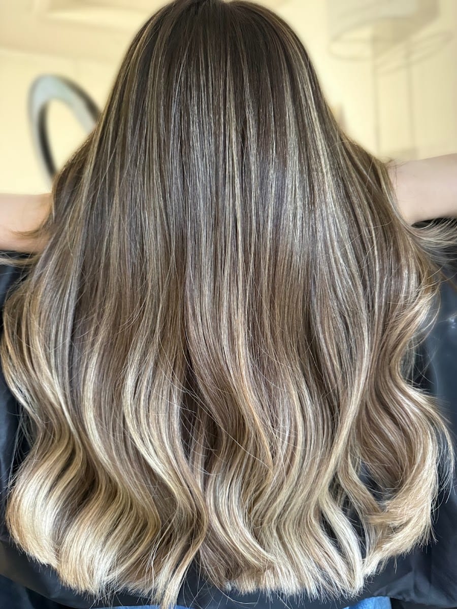 Ellie Jones Hair, photo 2