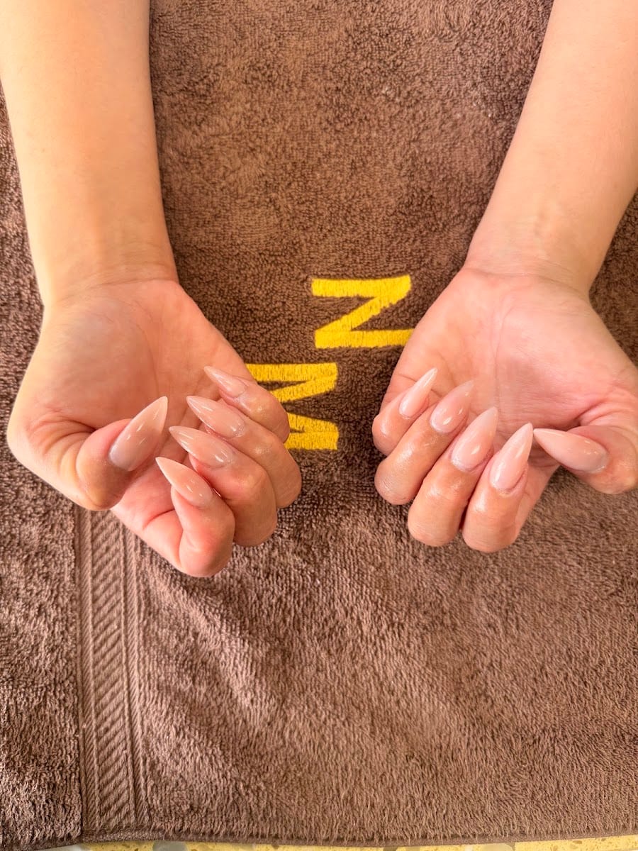 Nails Max