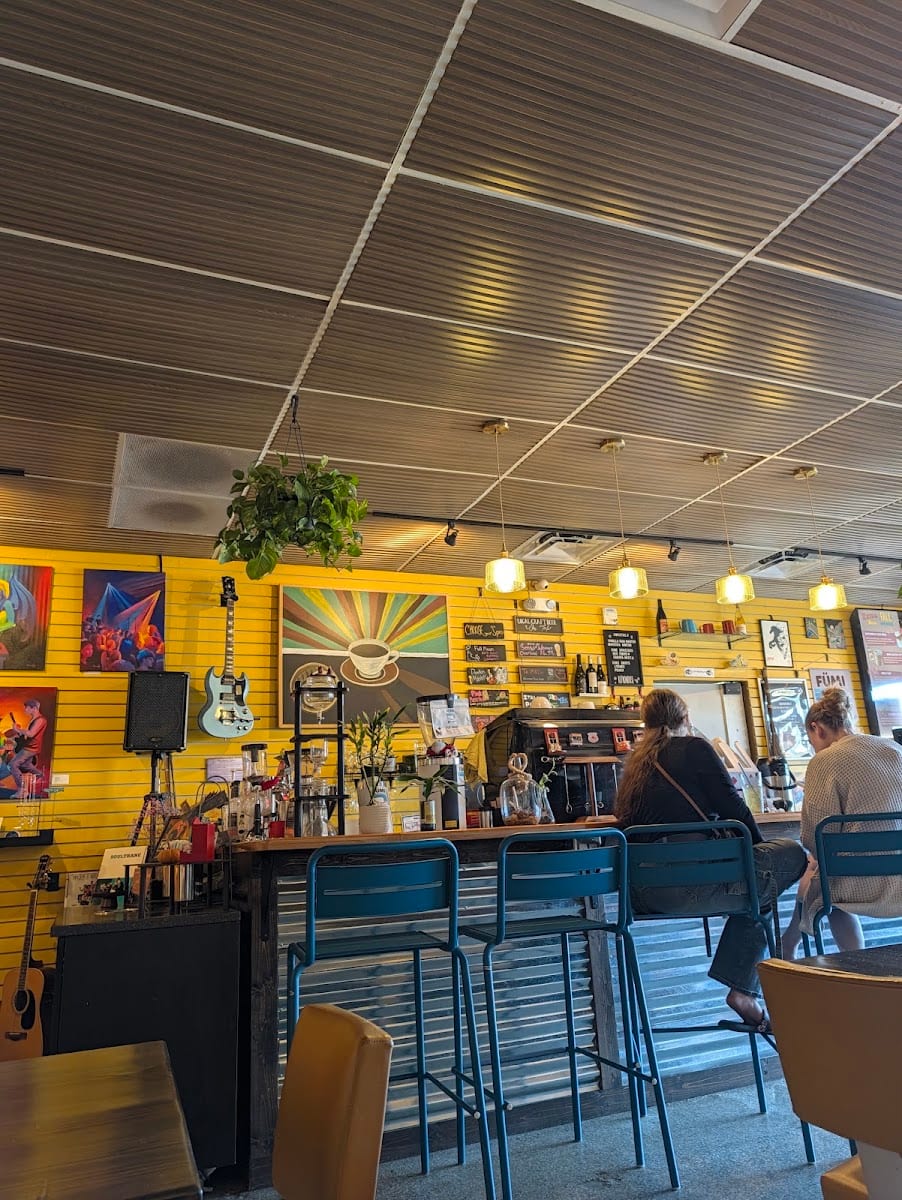 Retro House Coffee Bar & Asian Bistro