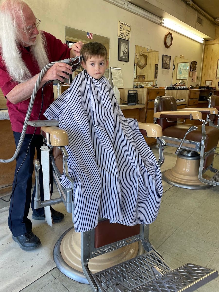 Howards Barber Shop, photo 3