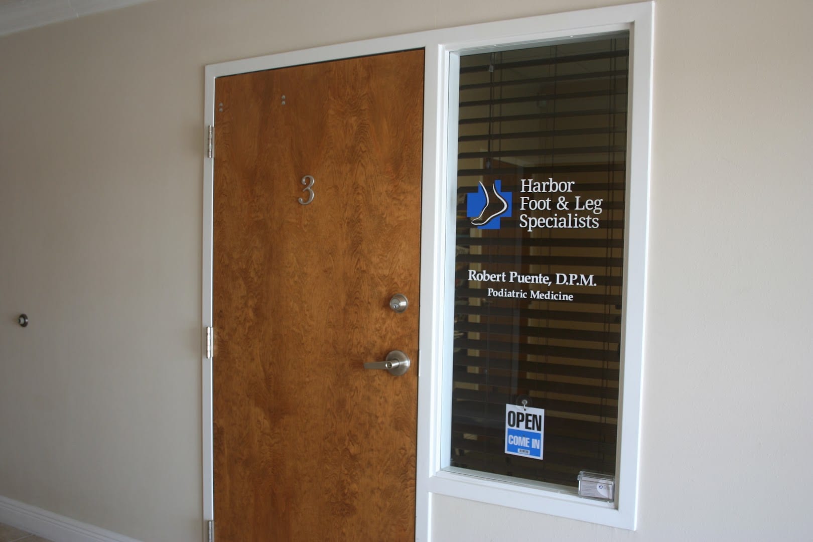 Roberto Puente, DPM - Harbor Foot & Leg Specialists, photo 3