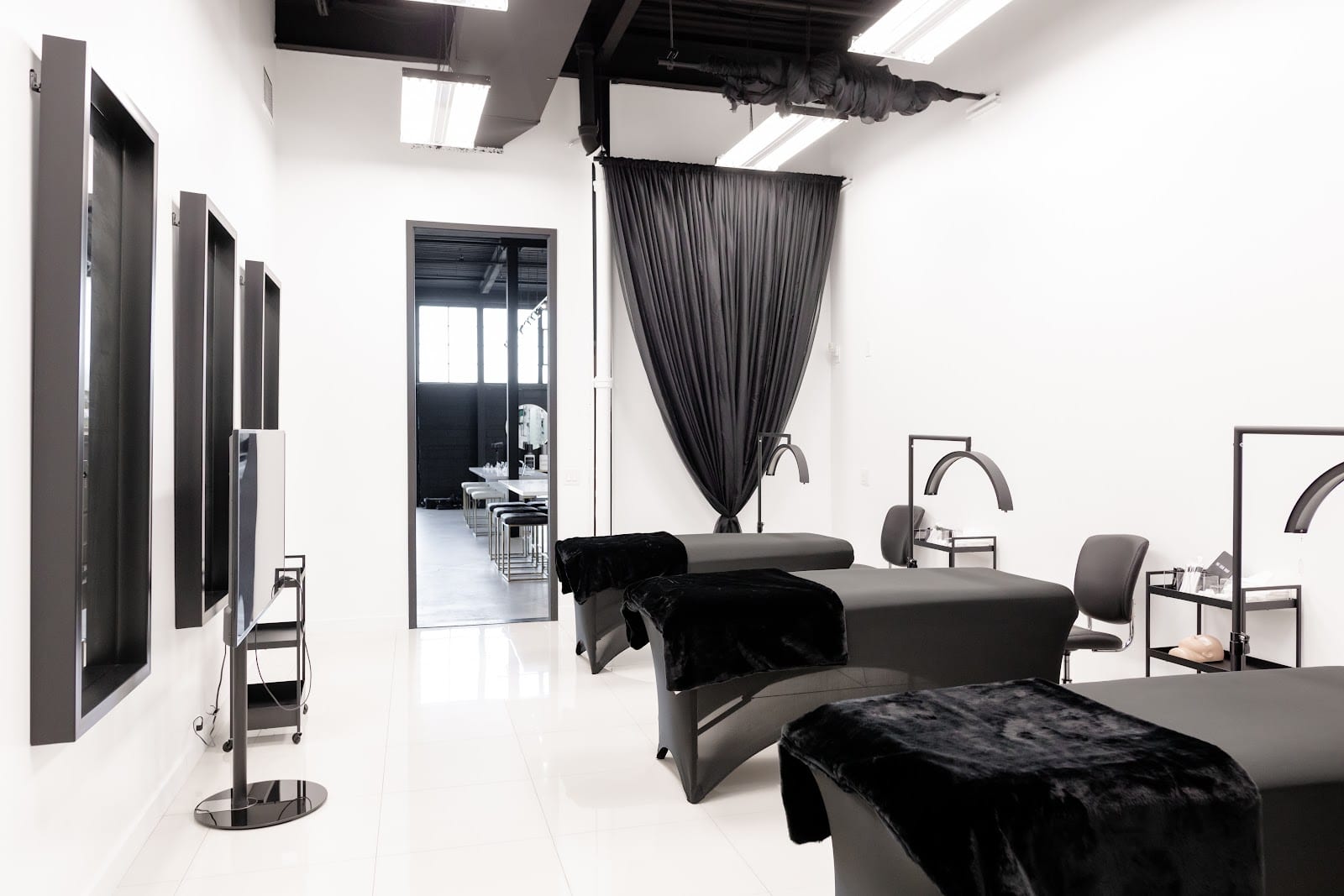 THE LASH SHOP, photo 3