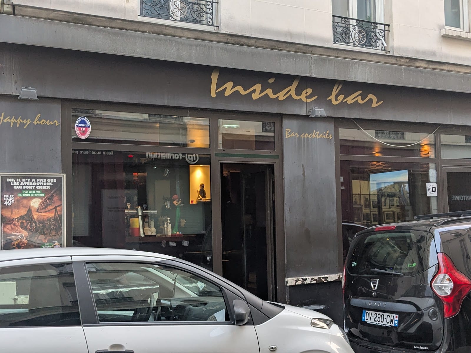 Inside bar paris