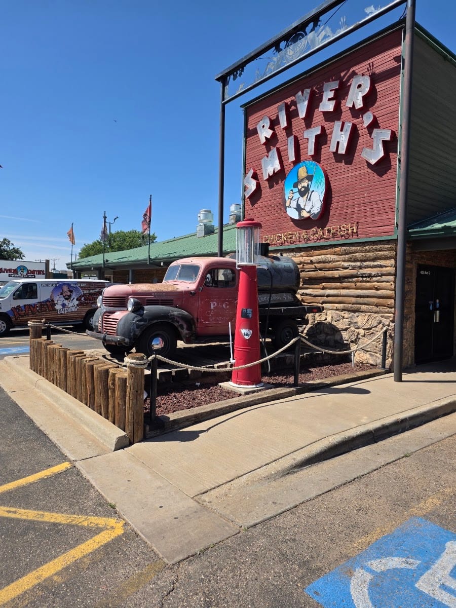 River Smith's Chicken & Catfish, photo 2