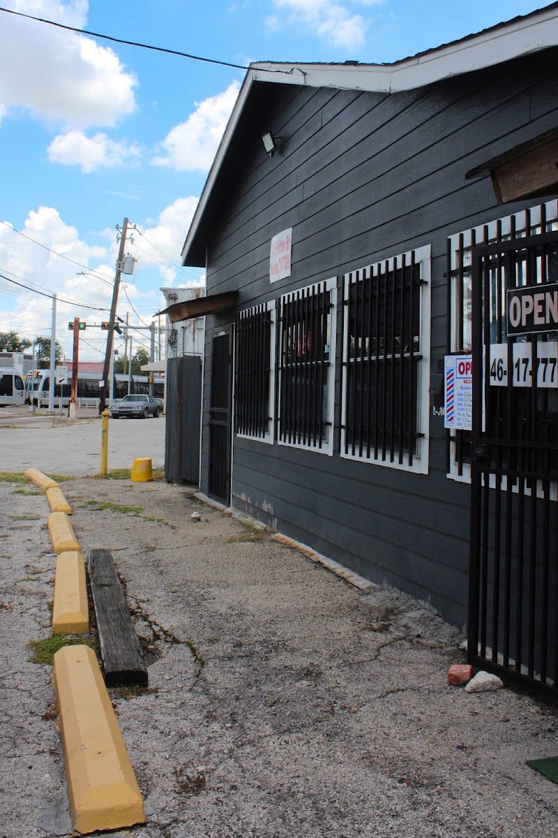 Miriam's Nezahualcoyotl Barber Shop