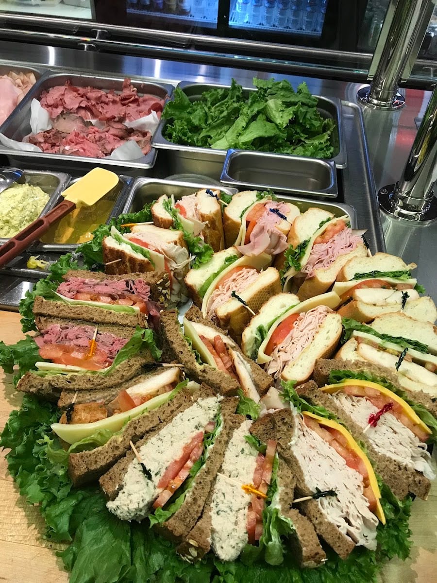 Le Regency Deli & Cafe