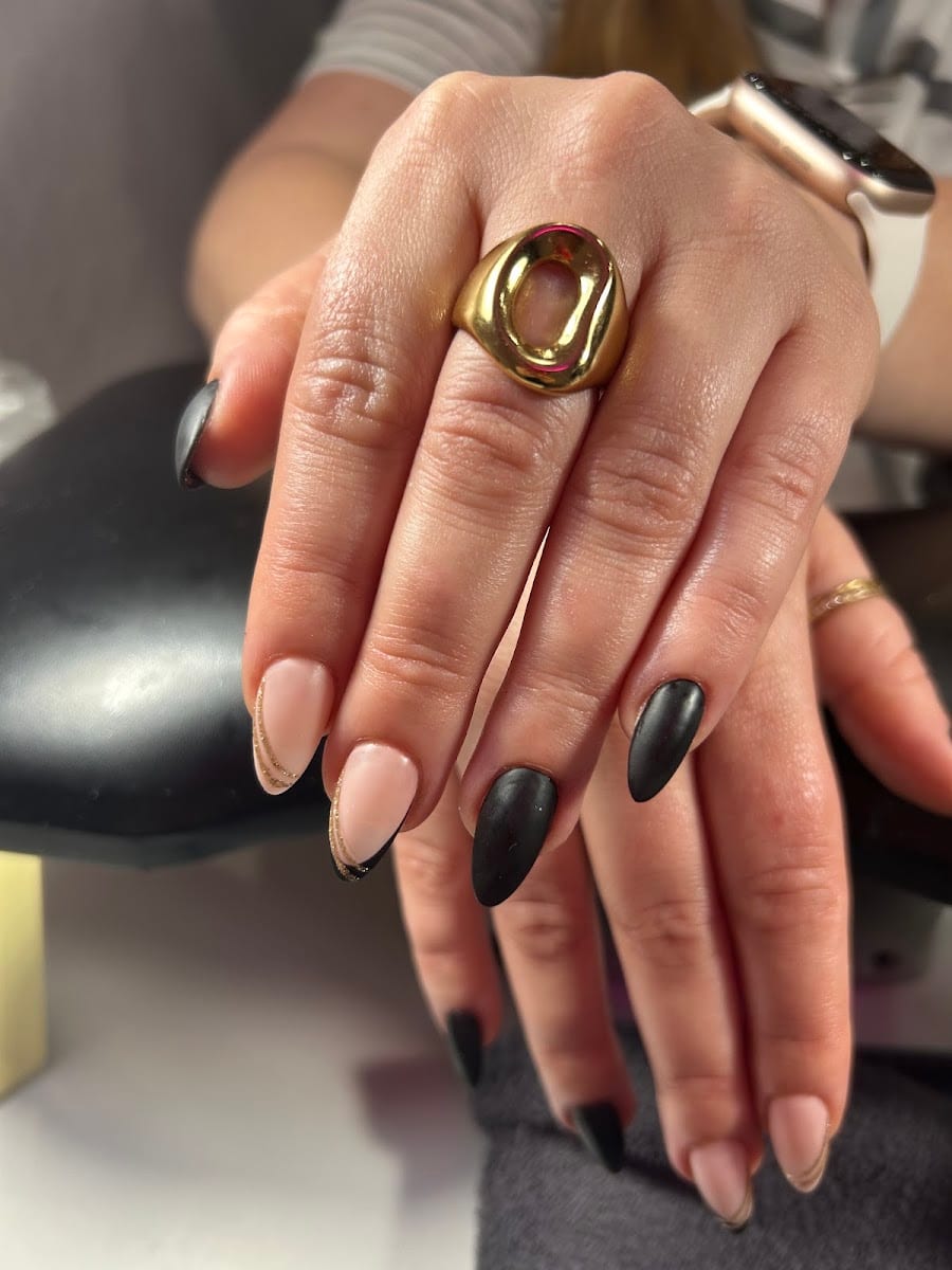 Gloss Nail Bar