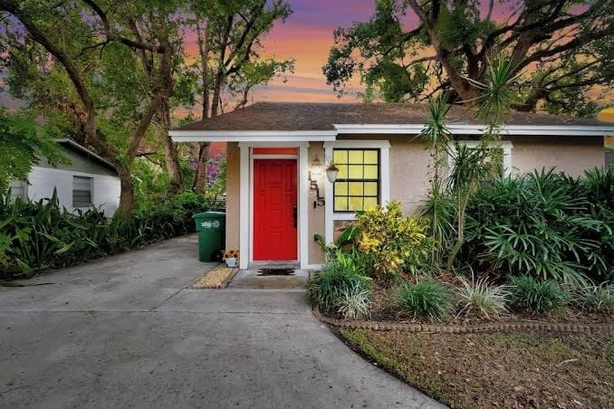 Perfect location .7 miles to Golf Course and 2.9 miles from Busch Gardens.