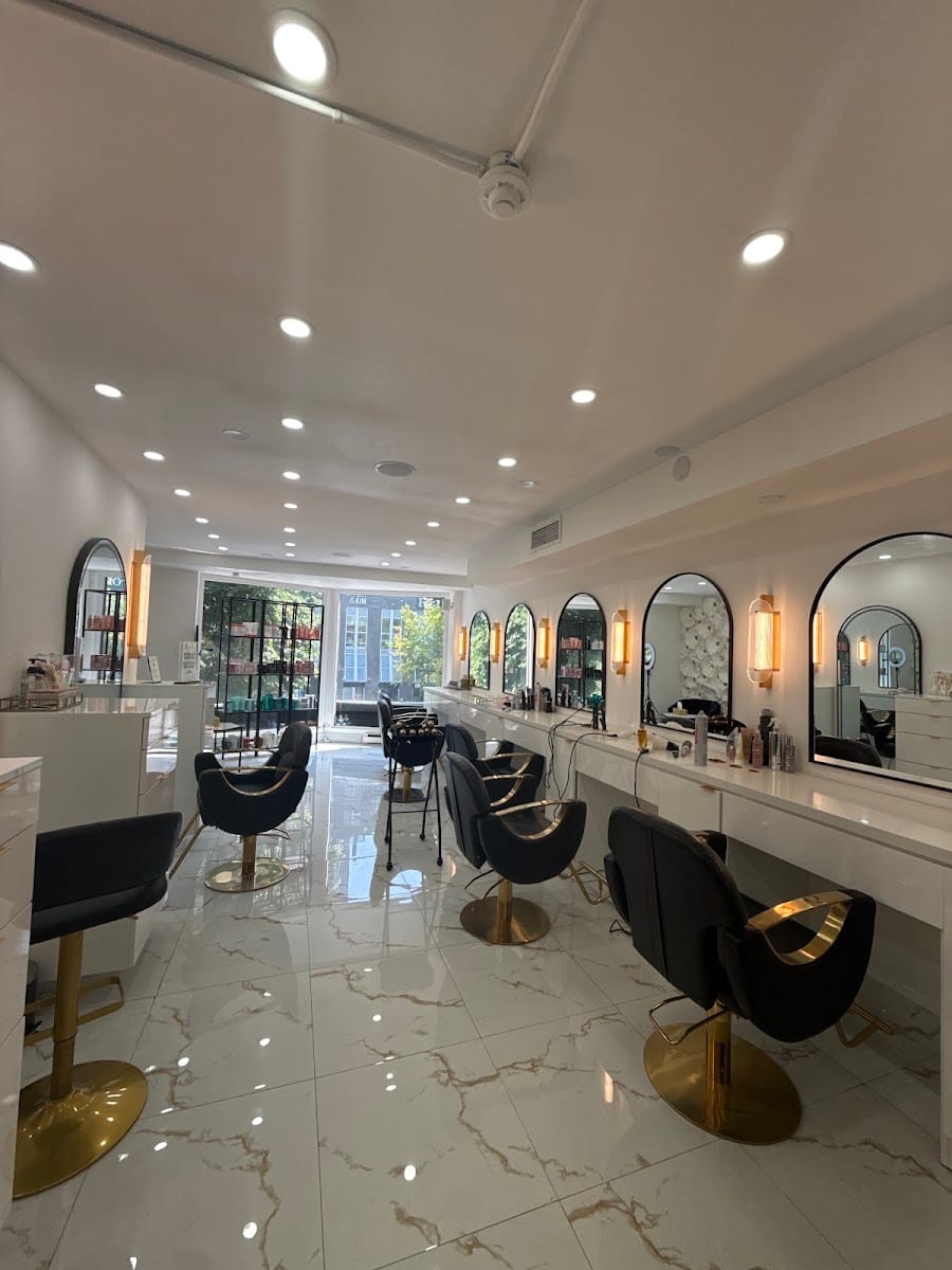 Golden Beauty Dry Bar