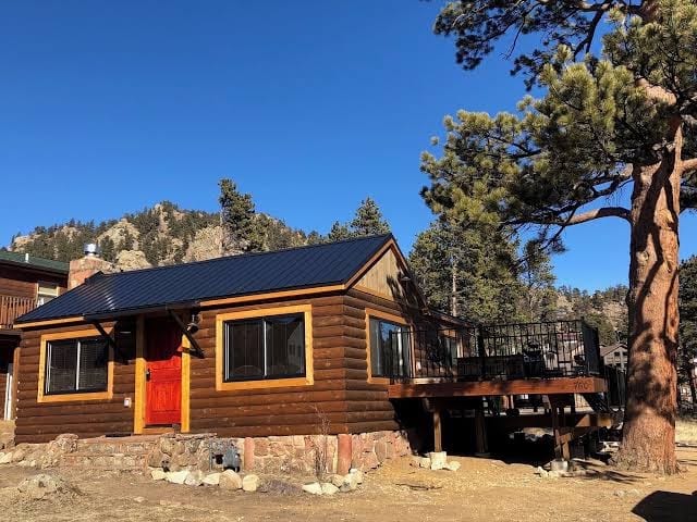 Private 2-bedroom luxury cabin in Estes Park with cozy charm, photo 2