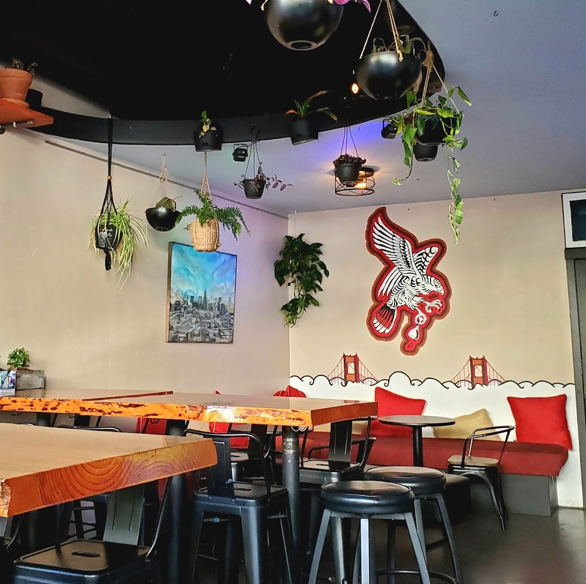 The Red Tail Beer & Wine Bar, photo 4