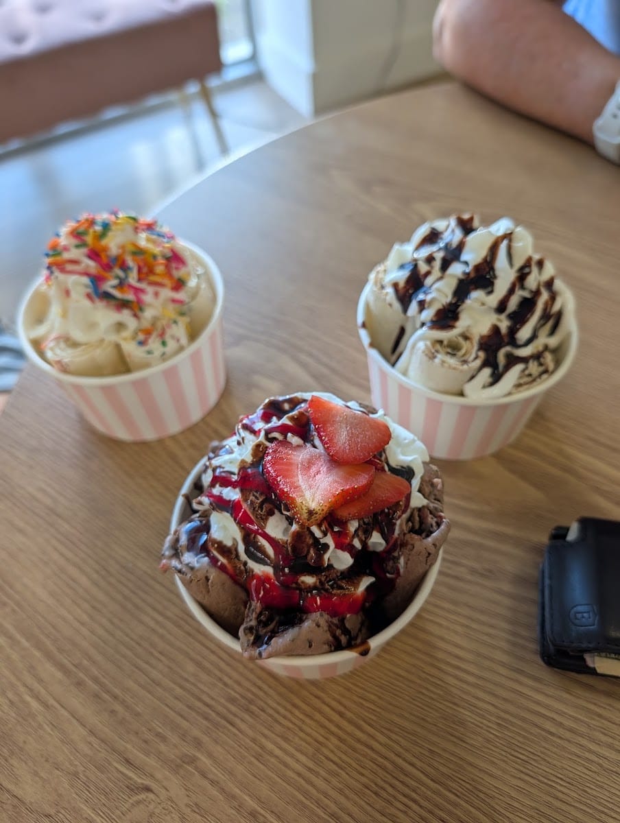 Bubbles Boba & Rolled Ice Cream