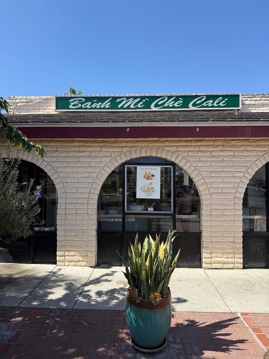 Banh Mi Che Cali Bakery