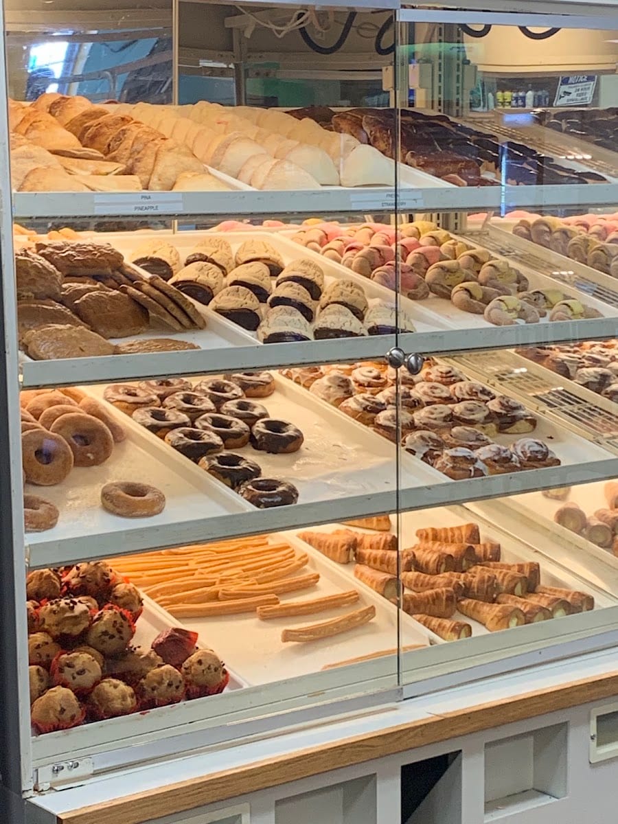 CESIAHS BAKERY AND KITCHEN