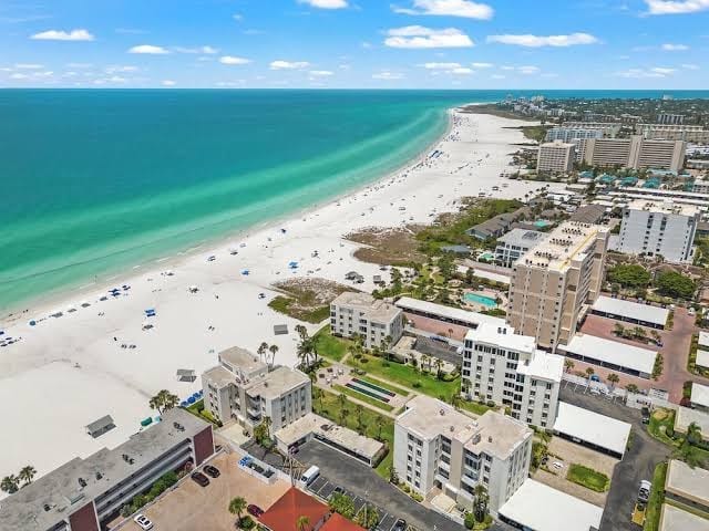 Huge Heated Pool Short Walk to the Beach, ride FREE Trolley around the Key!, photo 3