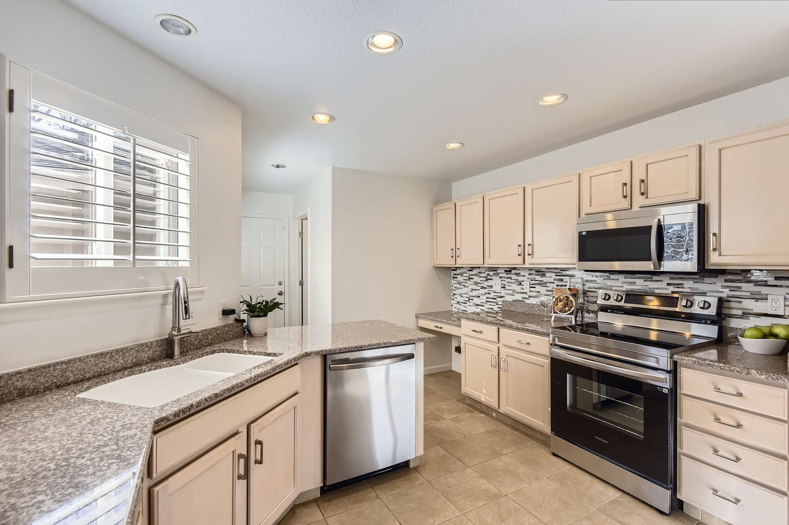 Hanna Ireland, REALTOR | HI Denver | Lokation Real Estate, photo 2