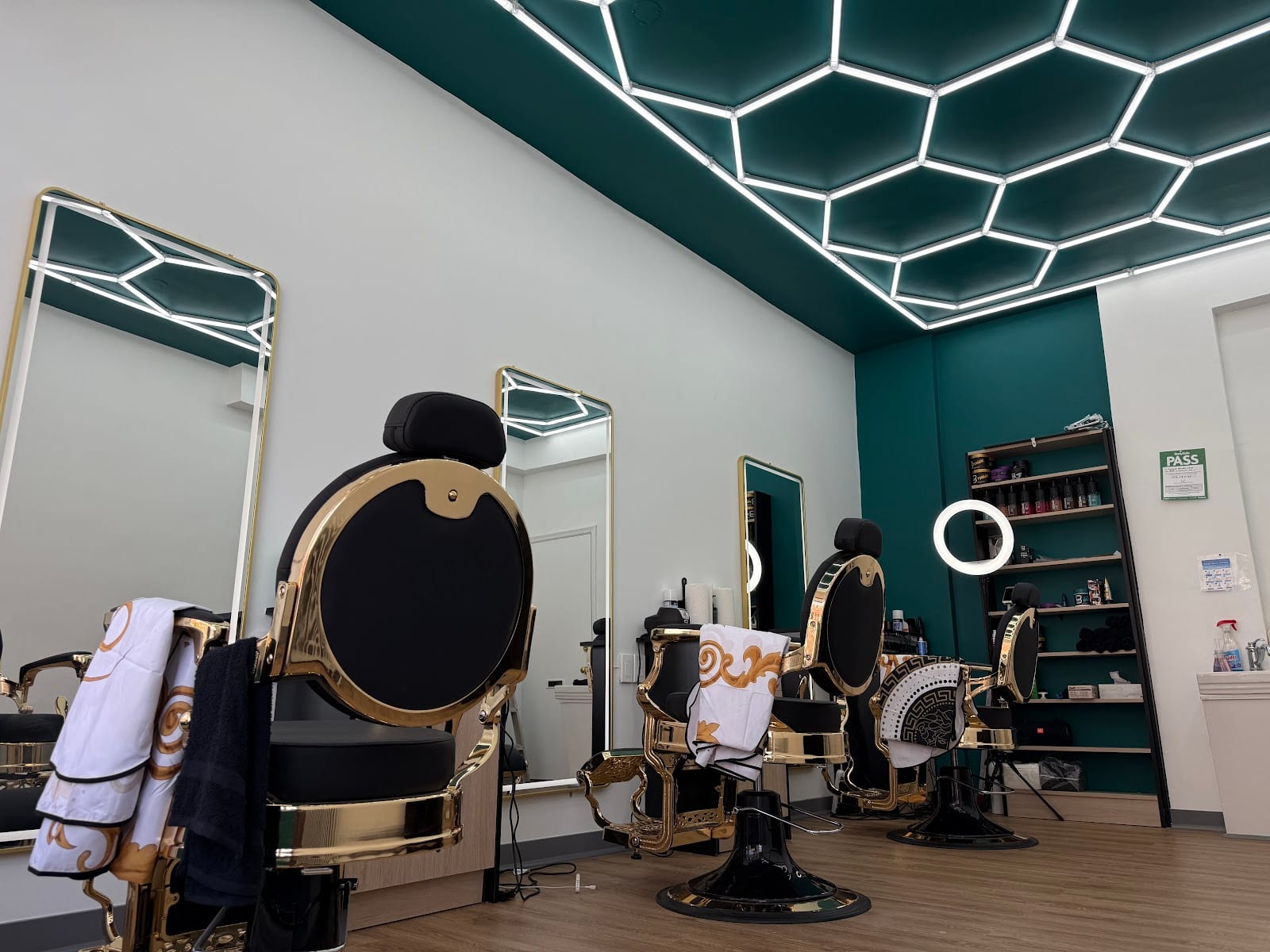 SuperB Barbershop, photo 2