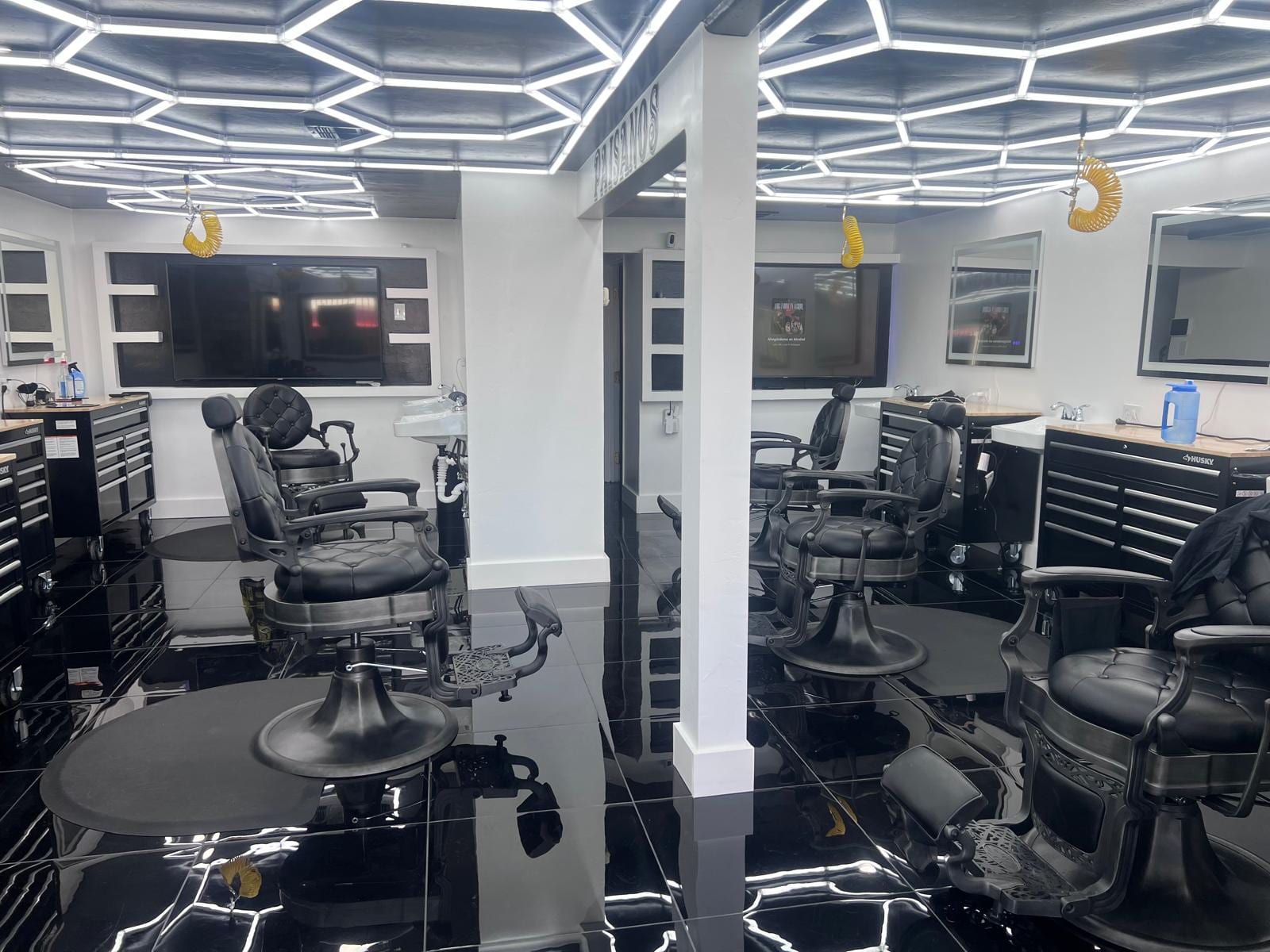 Paisanos Barber Parlor
