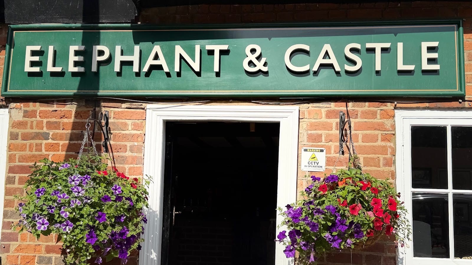 Elephant and Castle, photo 2