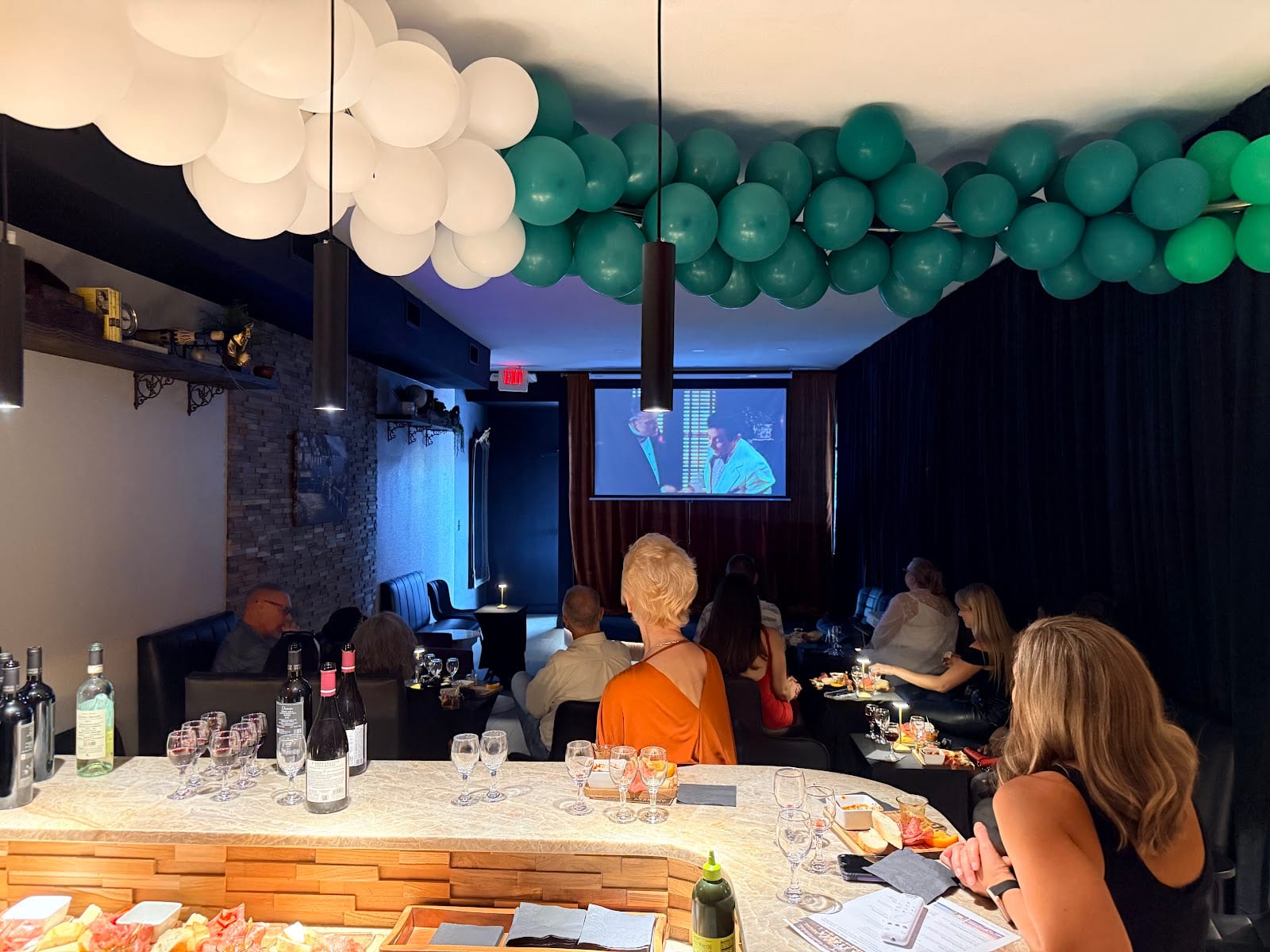 SKIES Social Lounge, photo 4