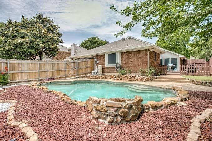 Splash & Play Hideaway: Pool House + Game Room/Gym, photo 3