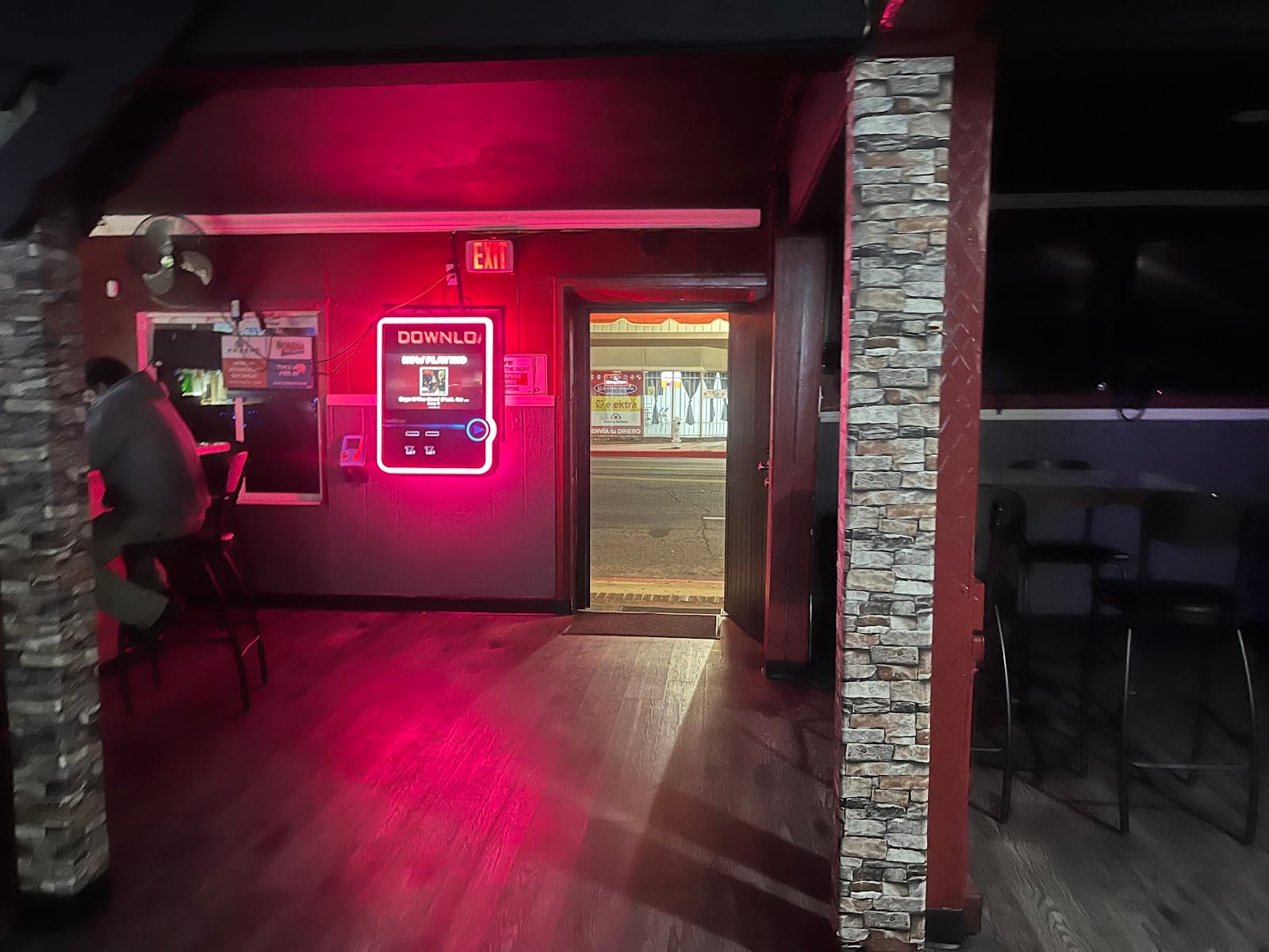 The Cave Sports Bar, photo 3