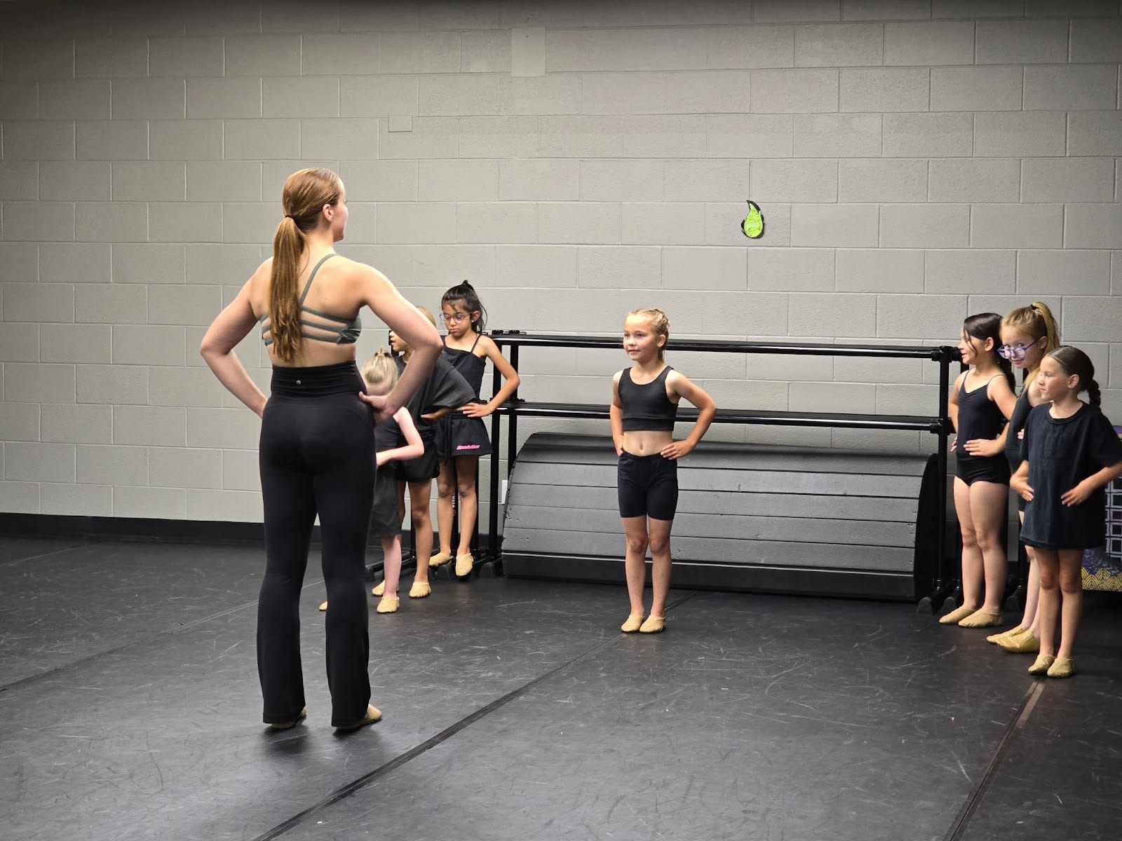 307 Dance Academy, photo 3