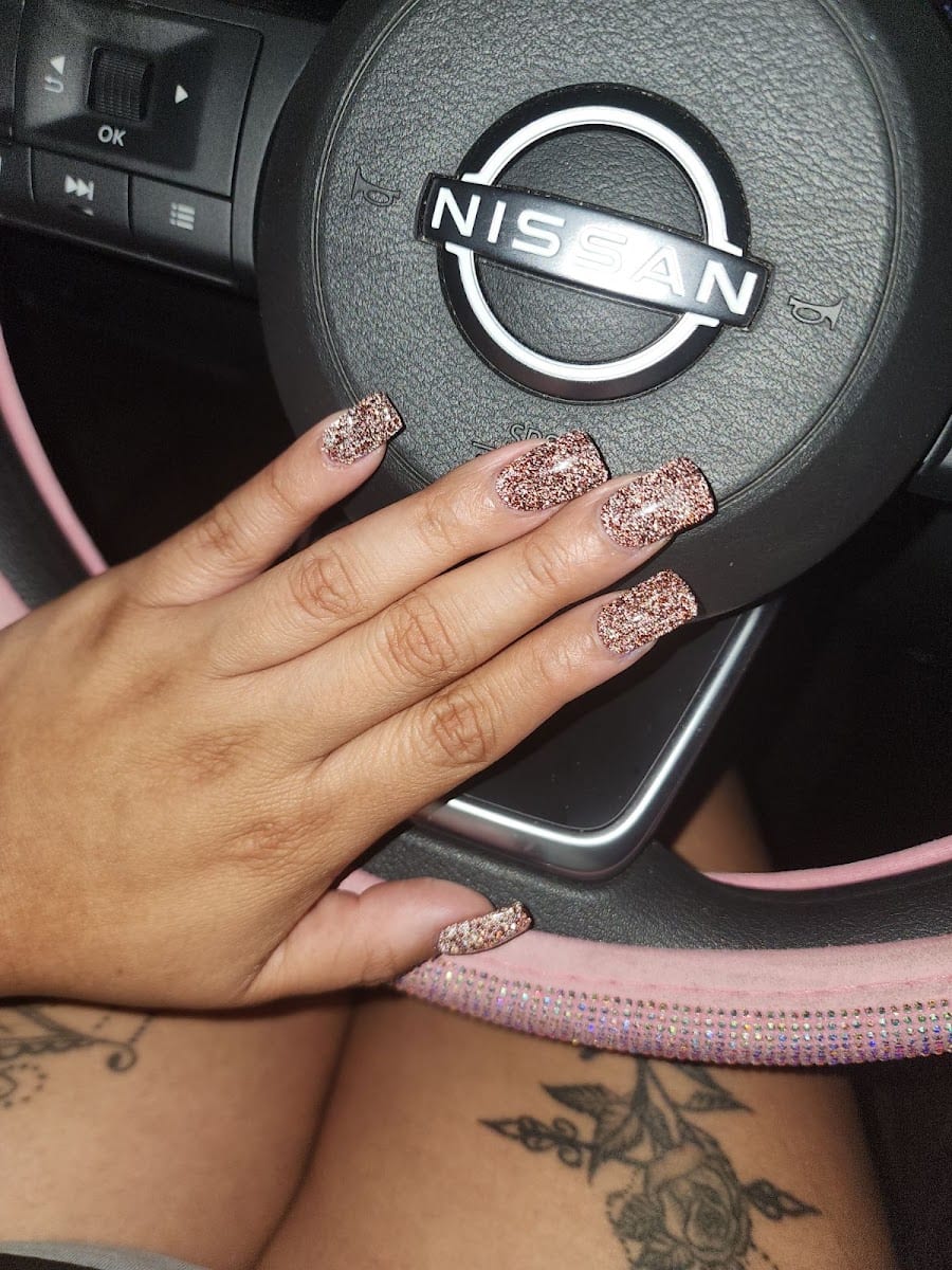 Dove Nails