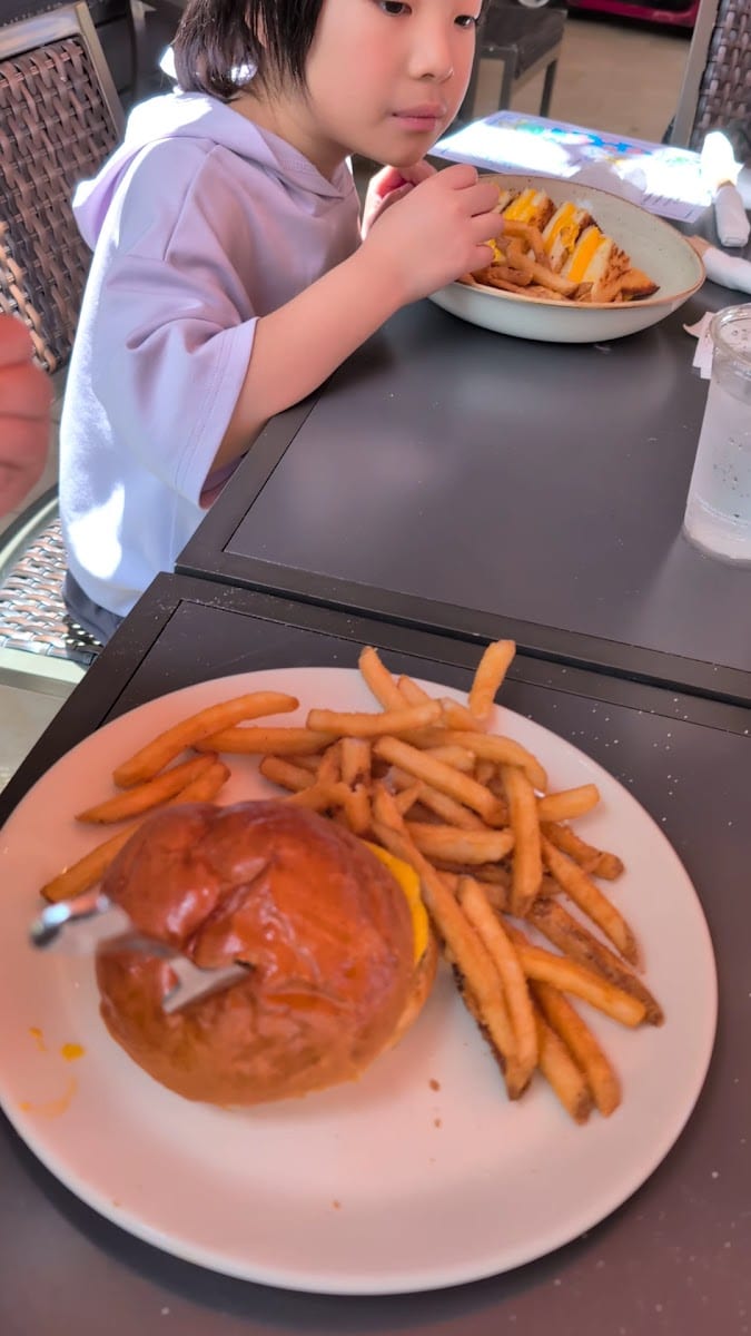 Tropics Bar & Grill, photo 3
