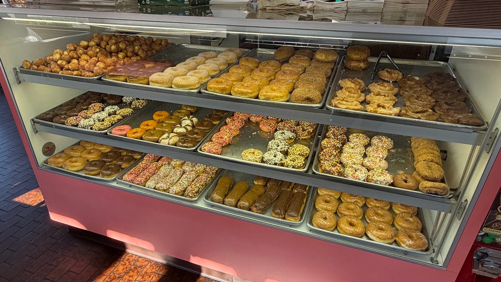 Royal Donuts and Burger, photo 3