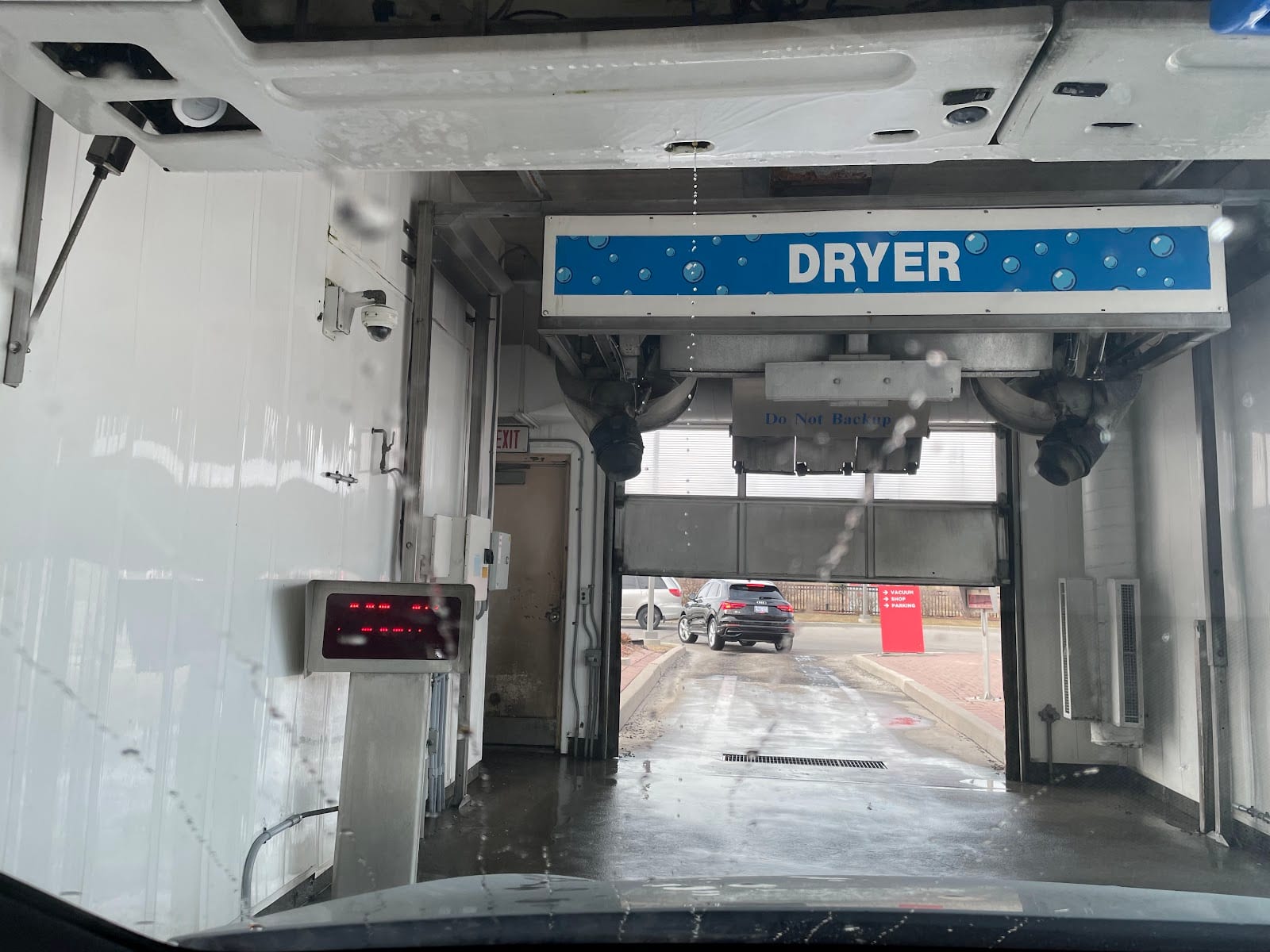 Esso Car Wash, photo 2