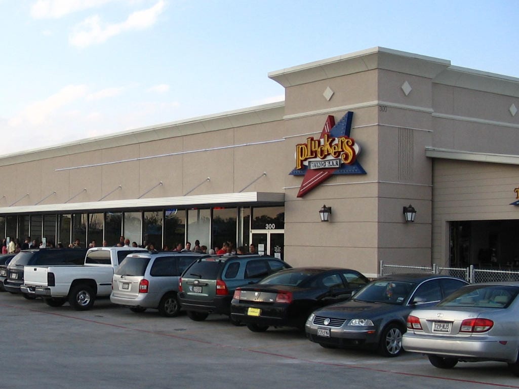 Pluckers Wing Bar, photo 2