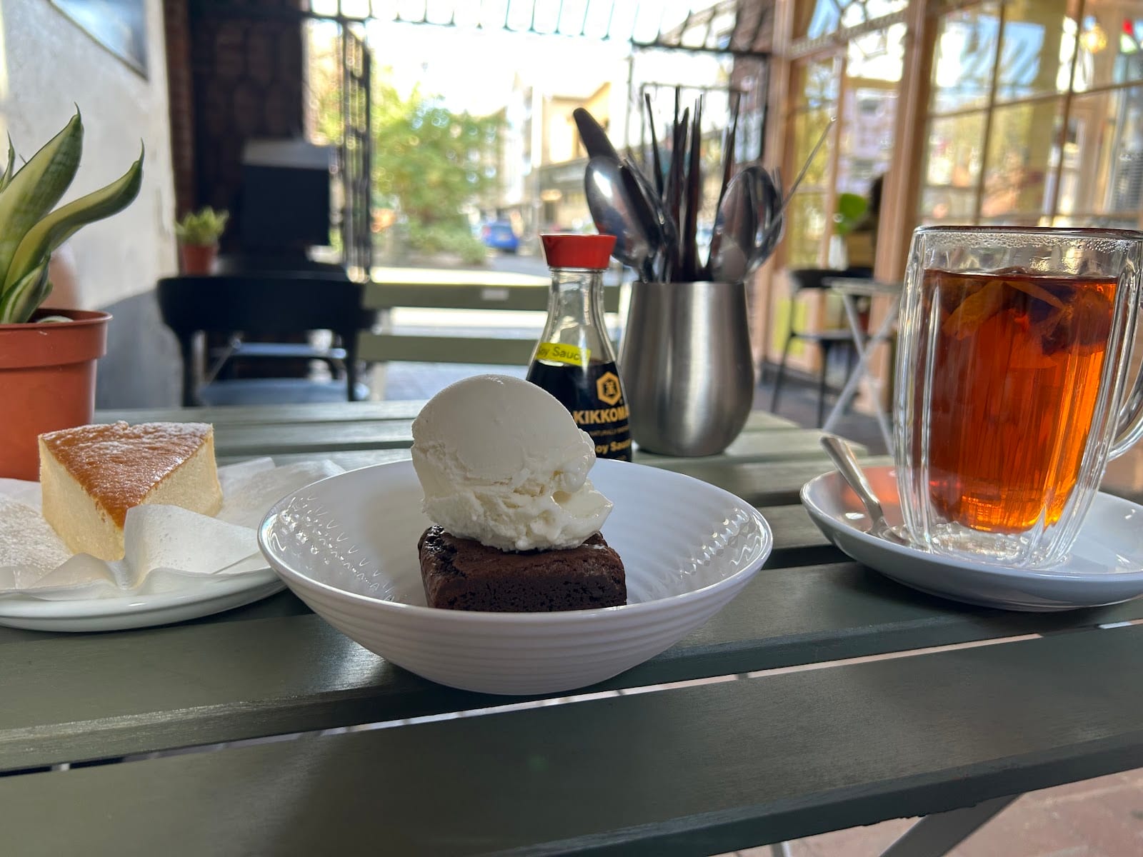 Iyasaka Café